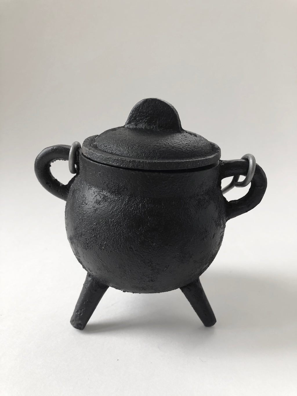 Cast Iron Cauldron With Lid
