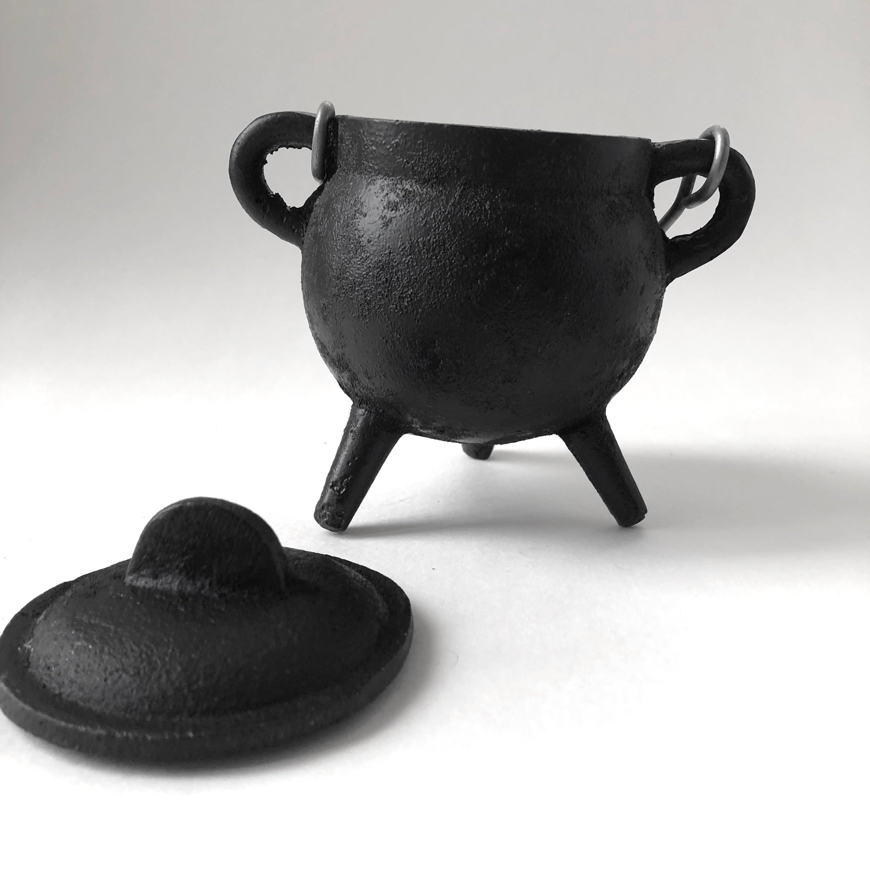 Cast Iron Cauldron With Lid